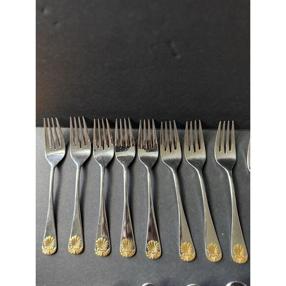 Supreme By Towle Flatware Stainless Steel Gold Accent Tableware Serving Set (22) - Picture 4 of 7